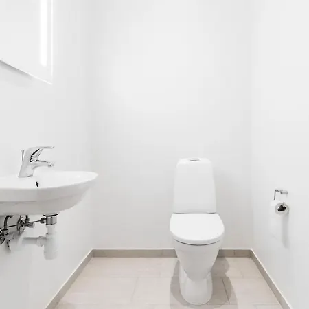 Apartment 3 Bedroom In The Heart Of *